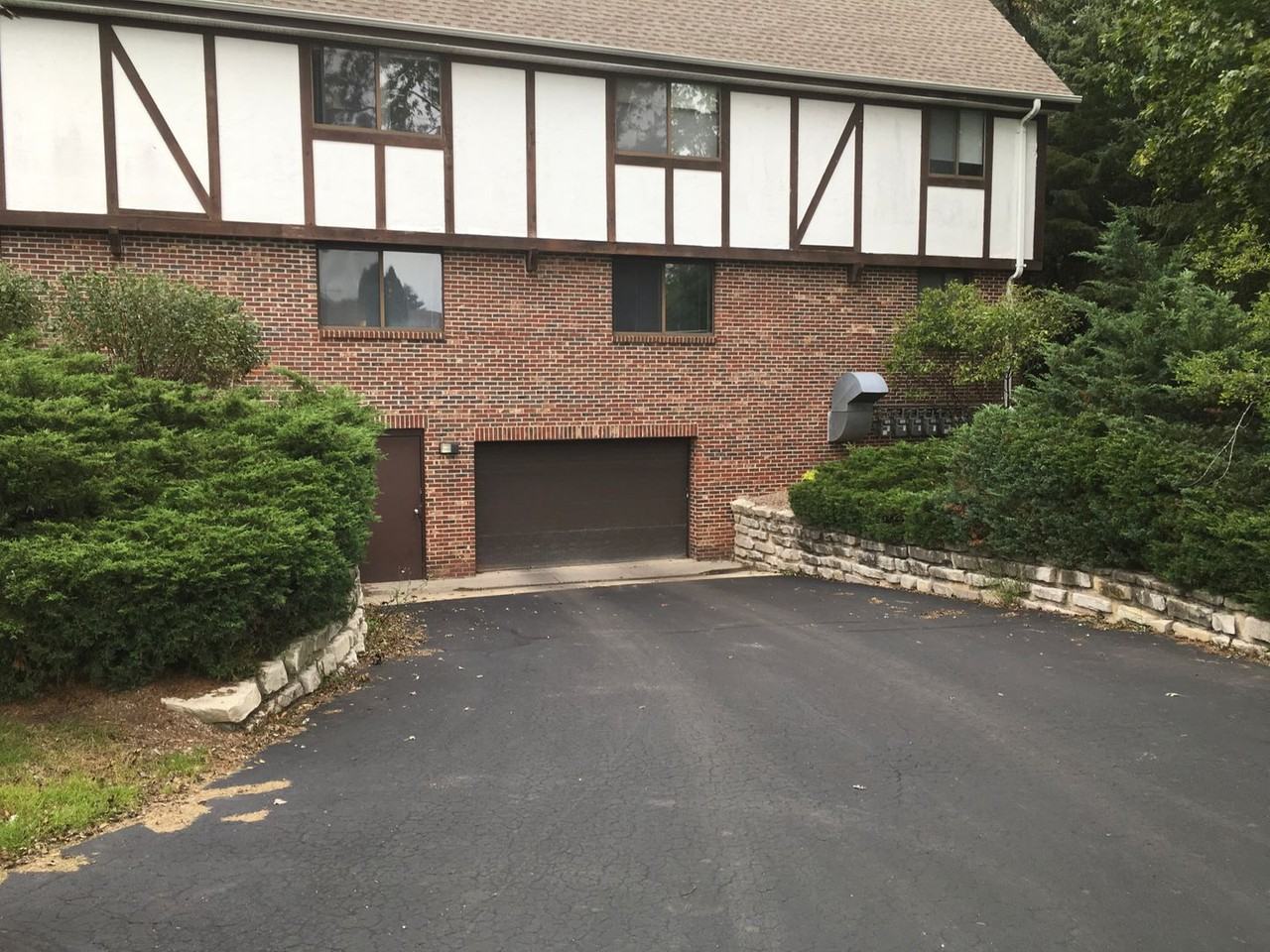 SLS Cedarburg W 69 N 905 Canterbury Ct Apartments PH 10 W 69 N