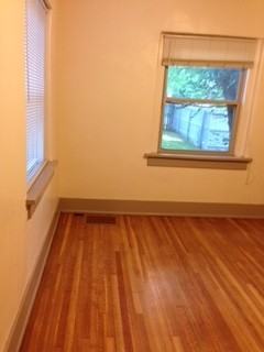 951 College Ave - Photo 4 of 24