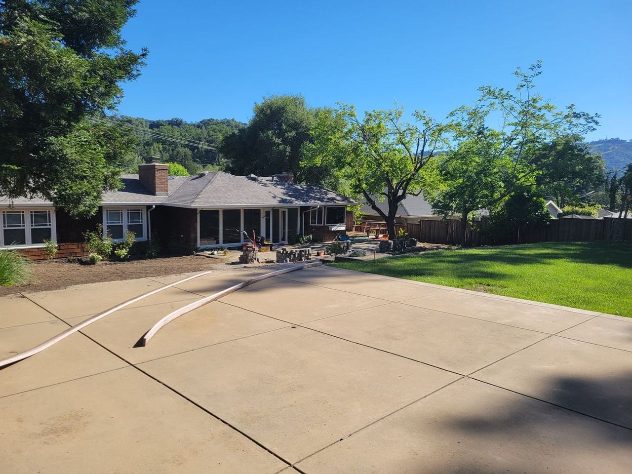 137 Lombardy Ln - Photo 3 of 22