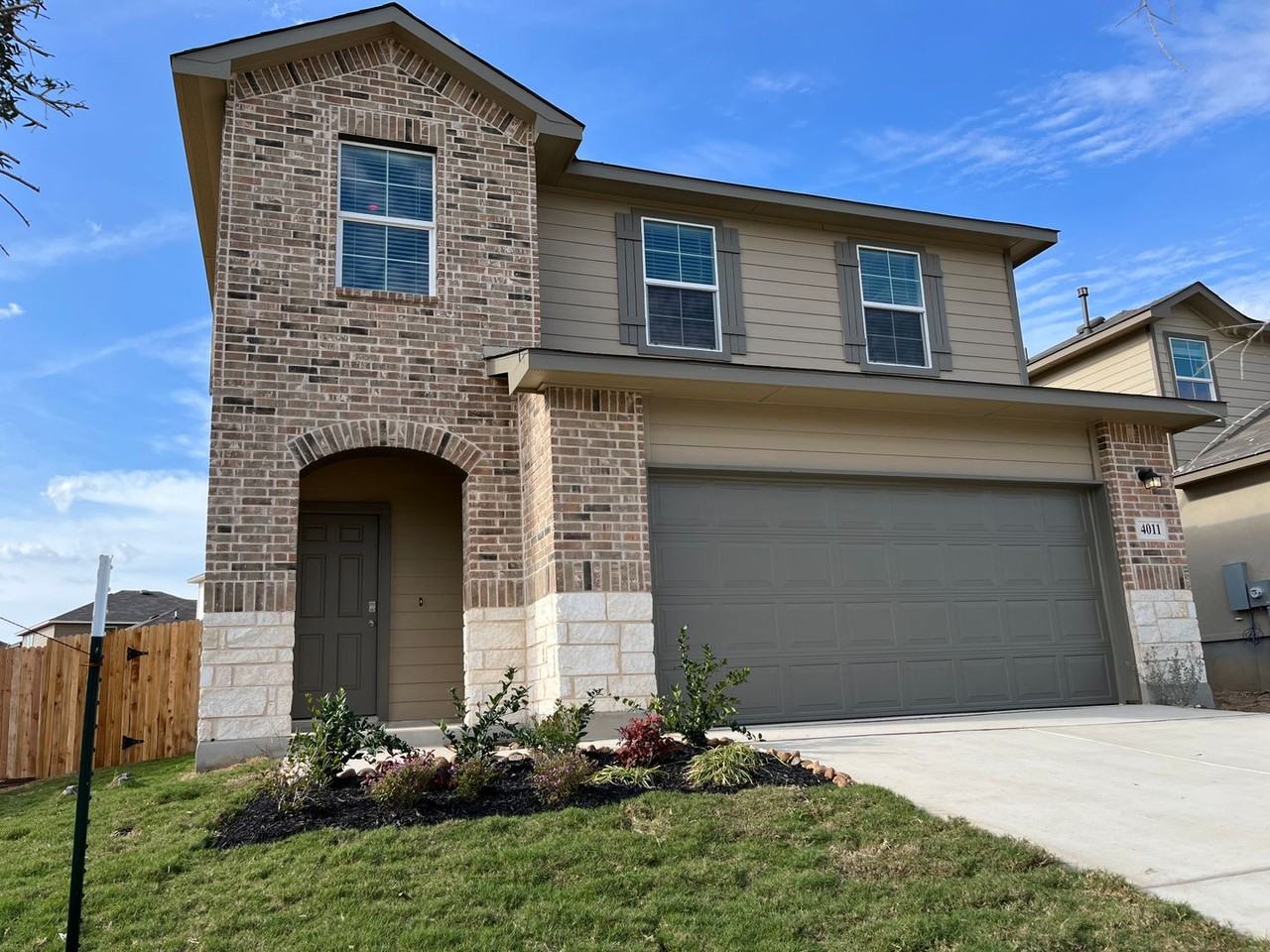 4011 Bay Leaf Loop - Photo 2 of 32