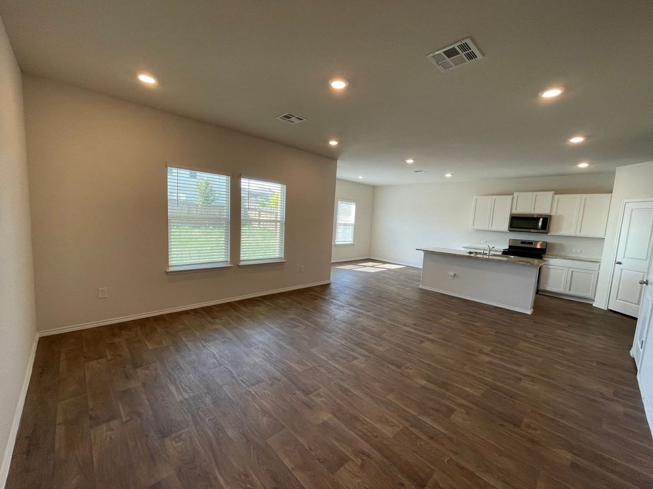 4011 Bay Leaf Loop - Photo 7 of 32