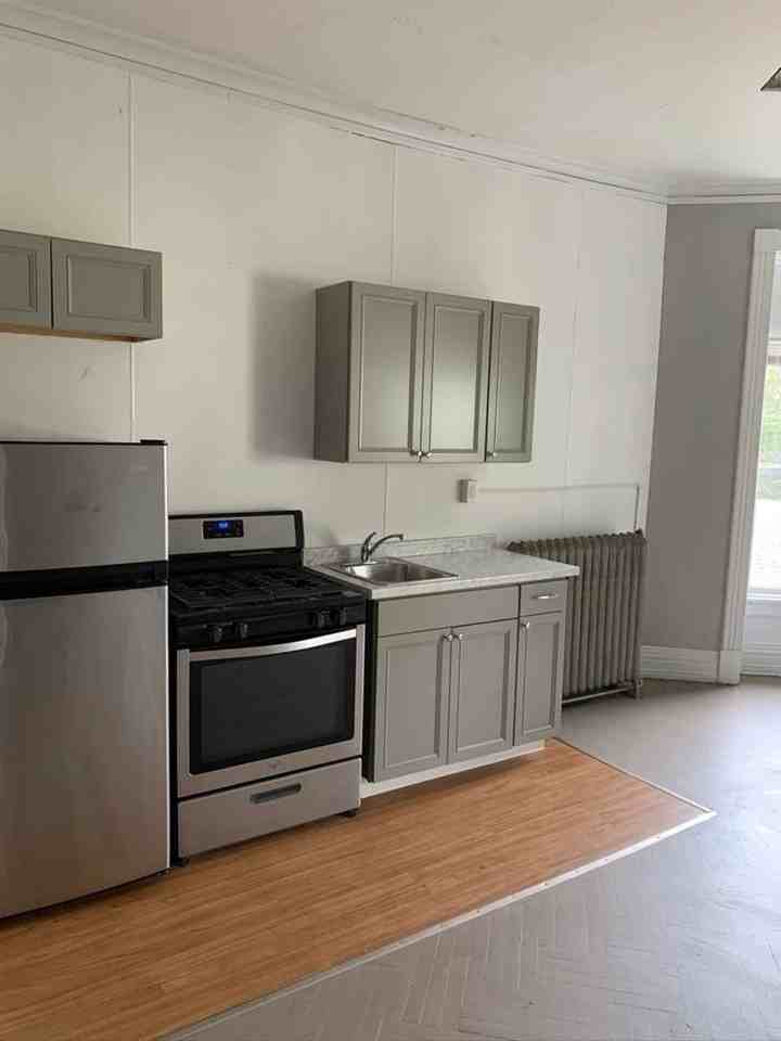 640 Jefferson Ave - Photo 5 of 7