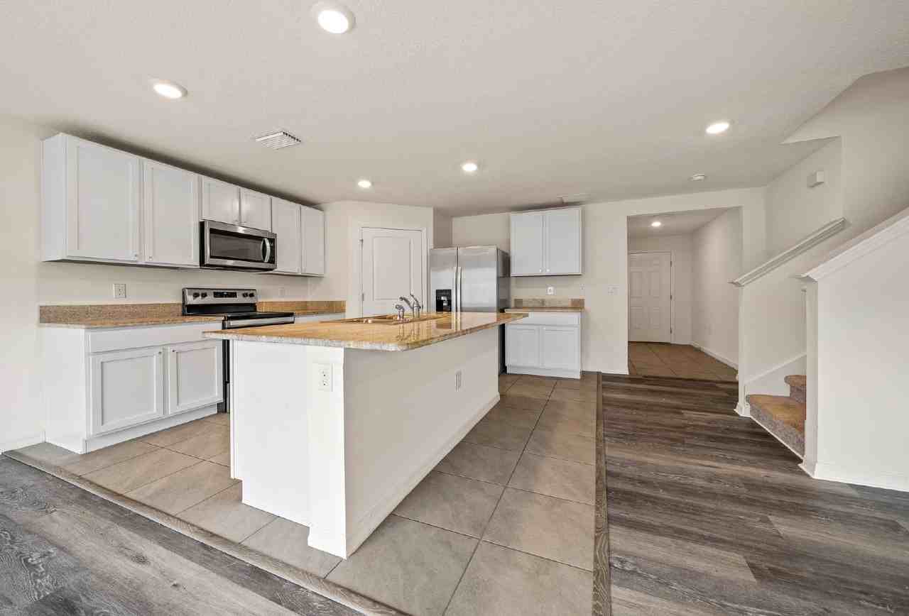 5029 Sw 87th St - Photo 7 of 45