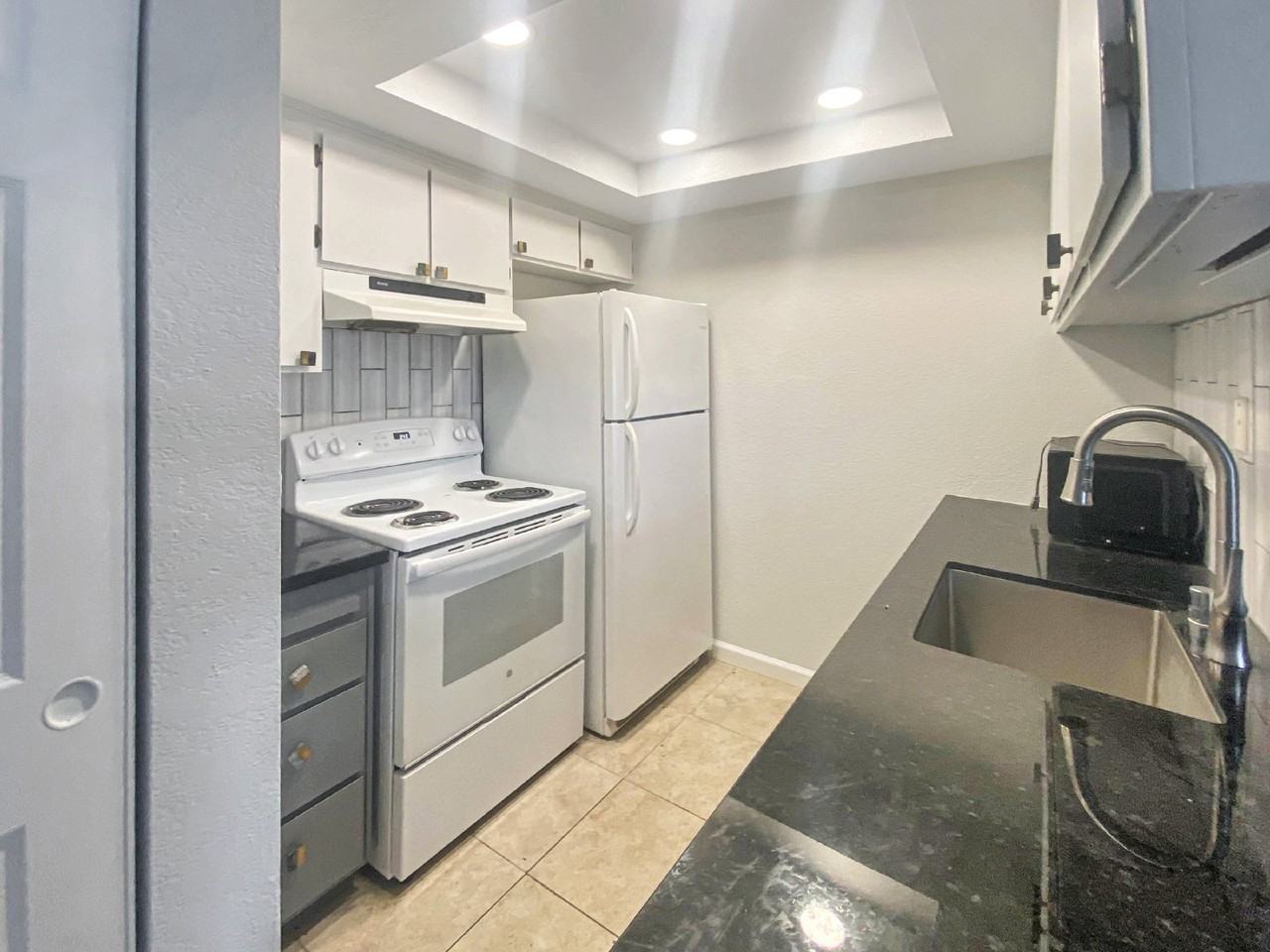 1529 Pyrenees Ave #4 - Photo 4 of 14