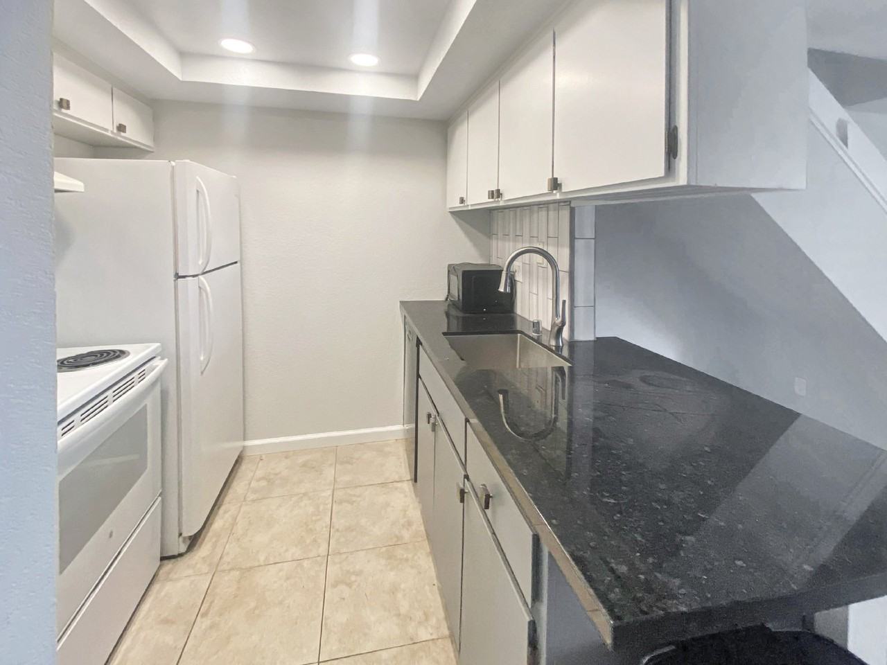 1529 Pyrenees Ave #4 - Photo 5 of 14