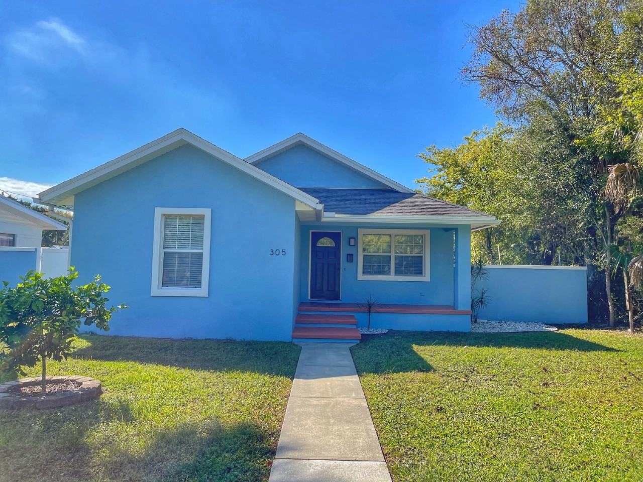 305 Andreas St - Photo 2 of 31
