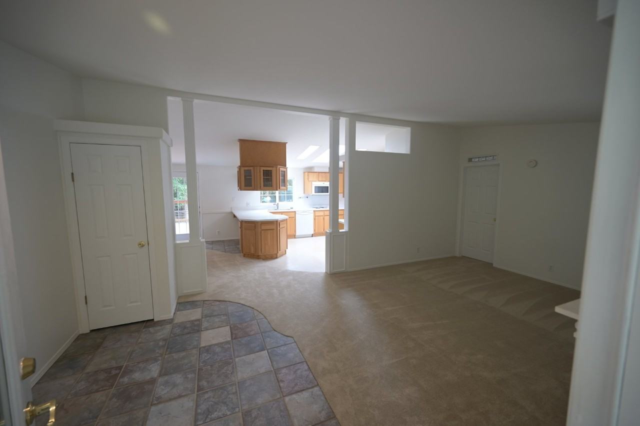 320 Rhododendron Dr - Photo 3 of 32