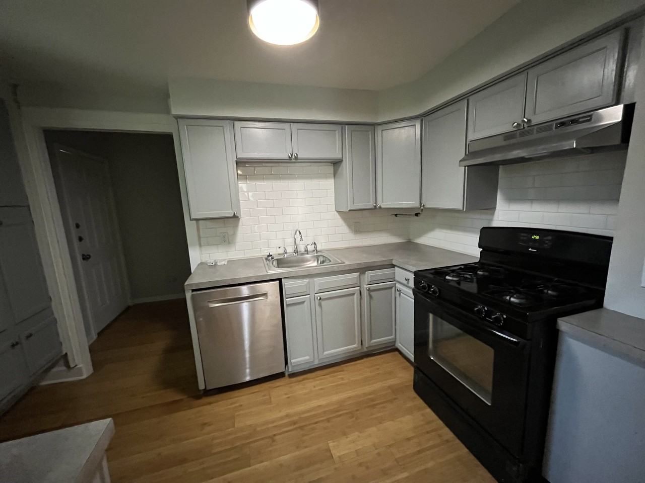 1904 E 10th St #NA - Photo 5 of 24