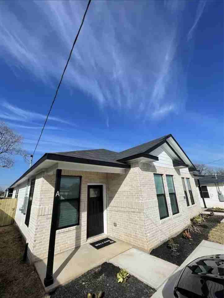 327 Tennessee St #A - Photo 2 of 10