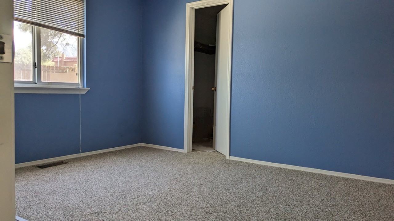 4519 Larchmont Dr Ne #NA - Photo 3 of 18