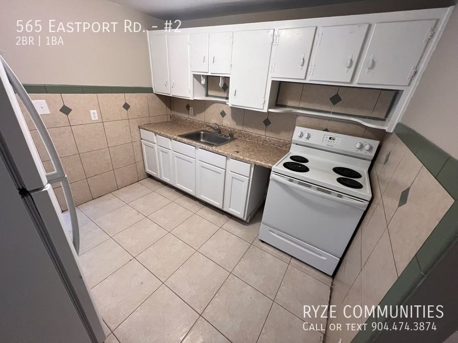 565 Eastport Rd #2 - Photo 3 of 7