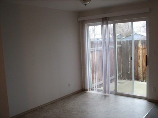 893 NW 10th St - Photo 2 of 5