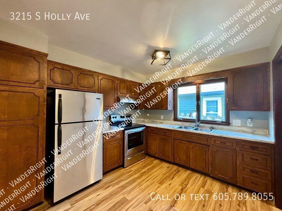 3215 S Holly Ave - Photo 3 of 28