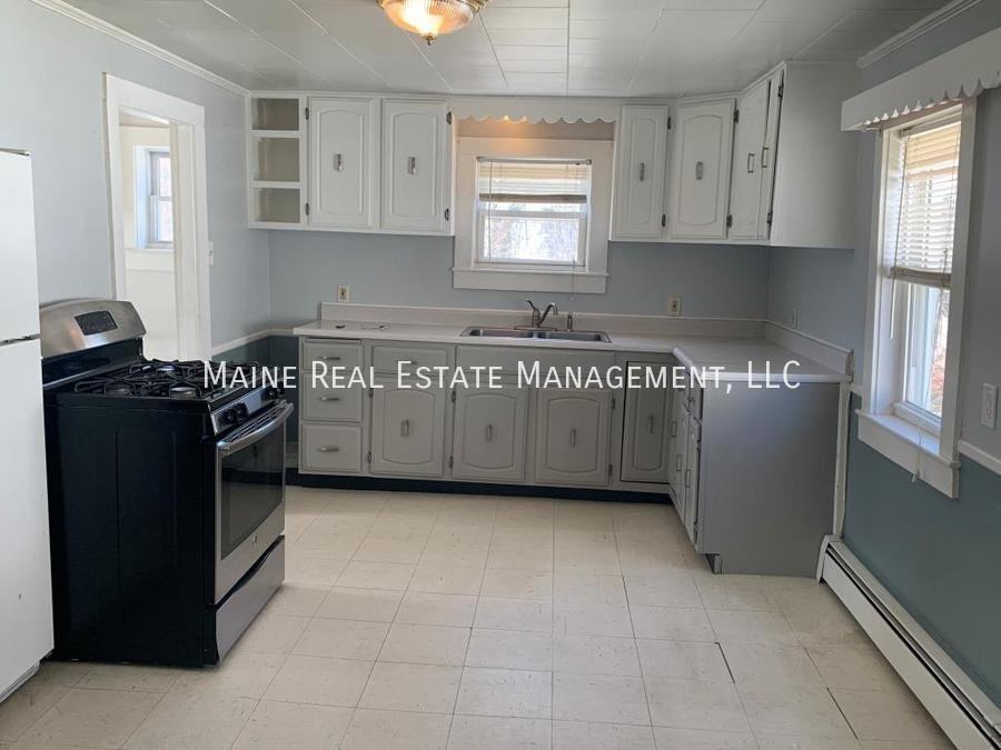 322 Grove St - Photo 2 of 31