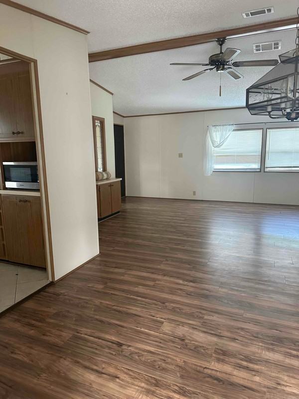 1054 Manila Dr - Photo 2 of 2