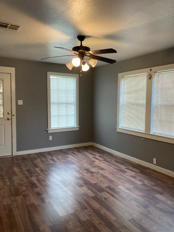 406 N Texas St - Photo 3 of 9