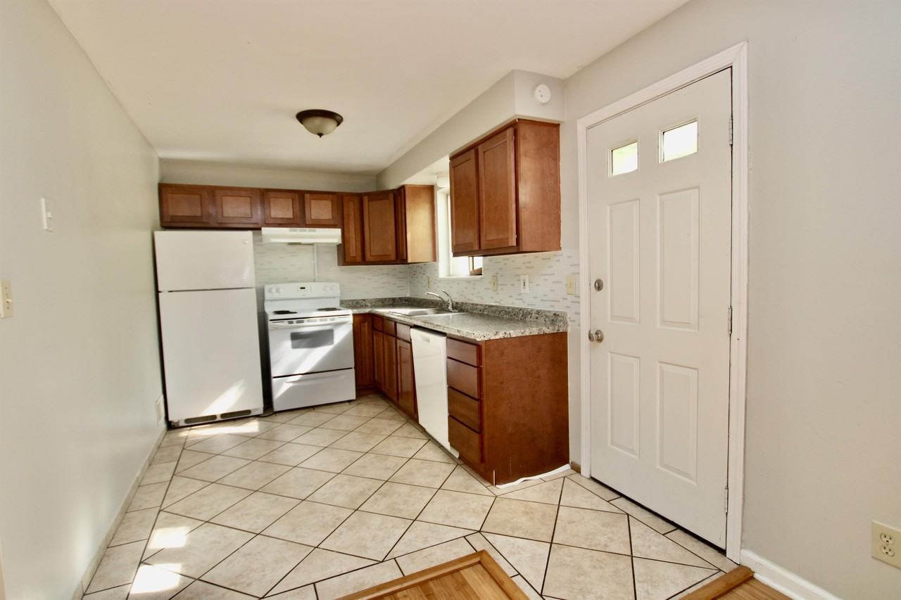 CREEKVIEW/HULTON TOWNHOMES - Photo 5 of 17