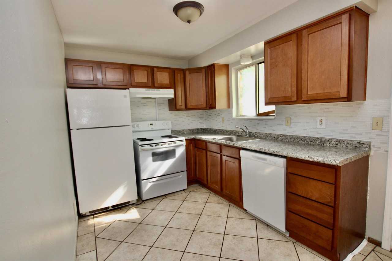 CREEKVIEW/HULTON TOWNHOMES - Photo 6 of 17