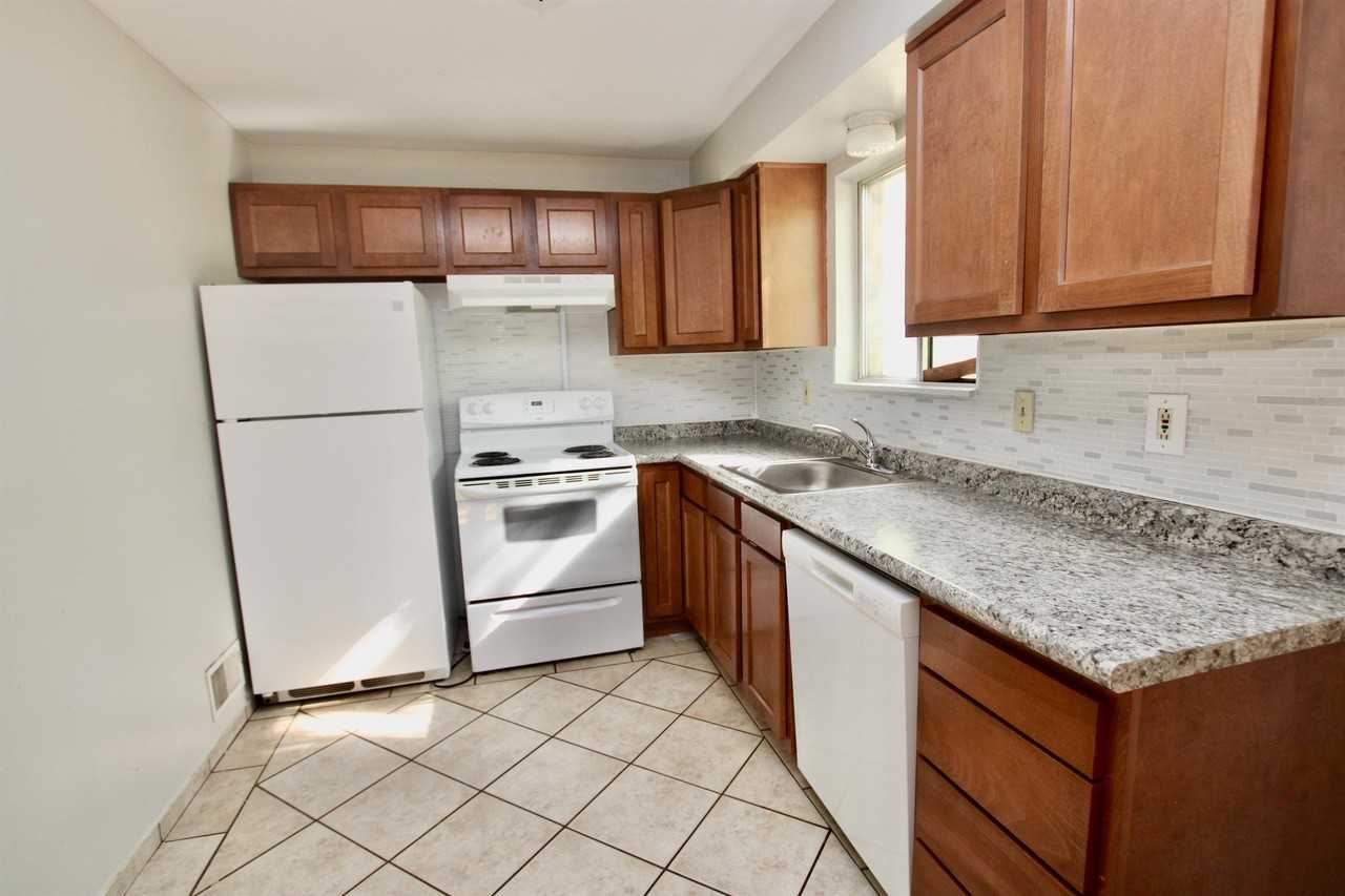 CREEKVIEW/HULTON TOWNHOMES - Photo 7 of 17