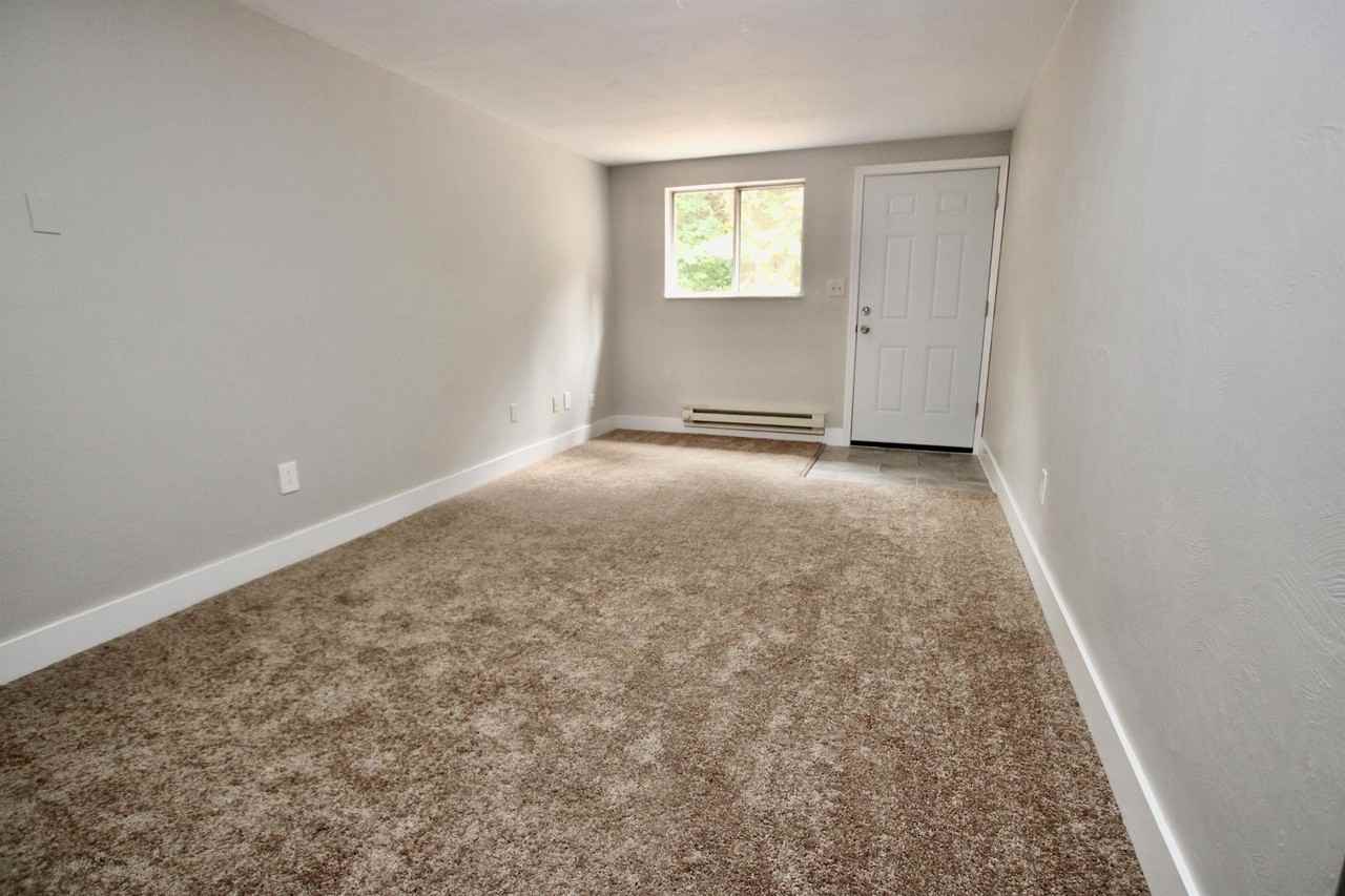 OAK MANOR -- 052 - Photo 5 of 26