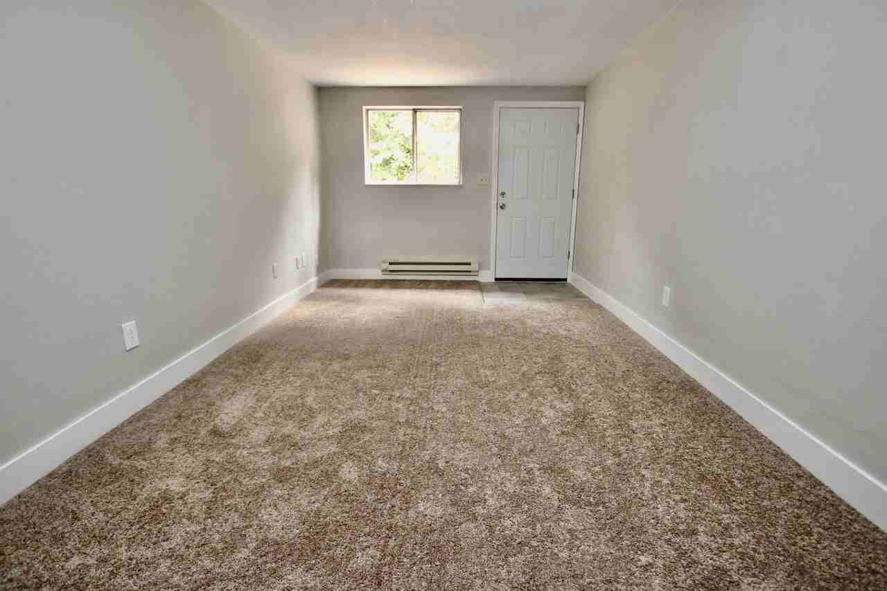 OAK MANOR -- 052 - Photo 6 of 26