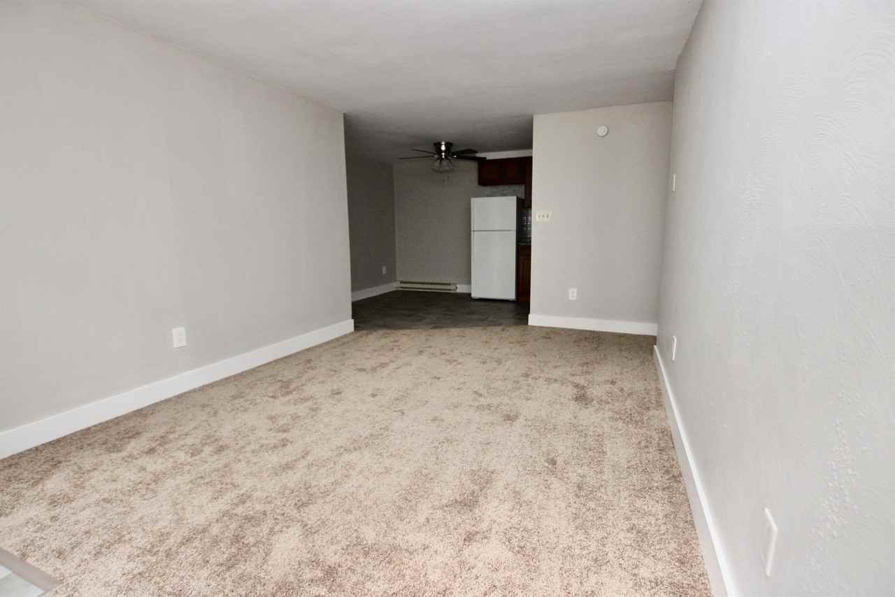 OAK MANOR -- 052 - Photo 7 of 26