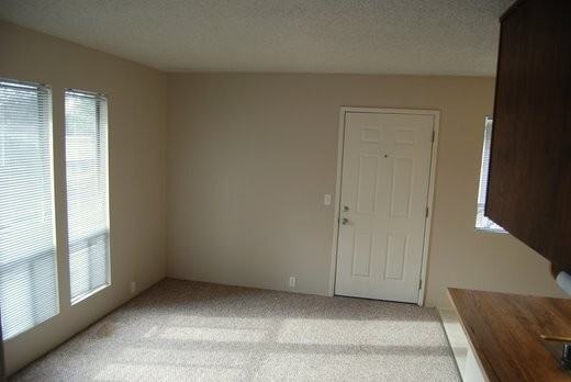 828 W. Sacramento Ave. Apt.# 4 (K) - Photo 4 of 8