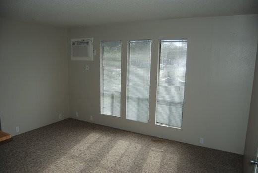 828 W. Sacramento Ave. Apt.# 4 (K) - Photo 7 of 8