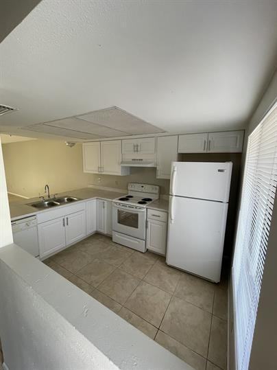 631 SE 13th Ave - Photo 2 of 9