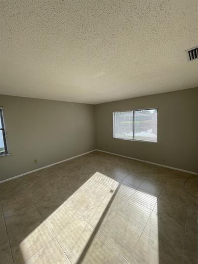 631 SE 13th Ave - Photo 4 of 9