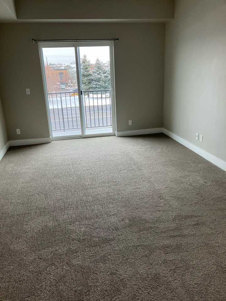 5072 North University Avenue - Photo 2 of 10