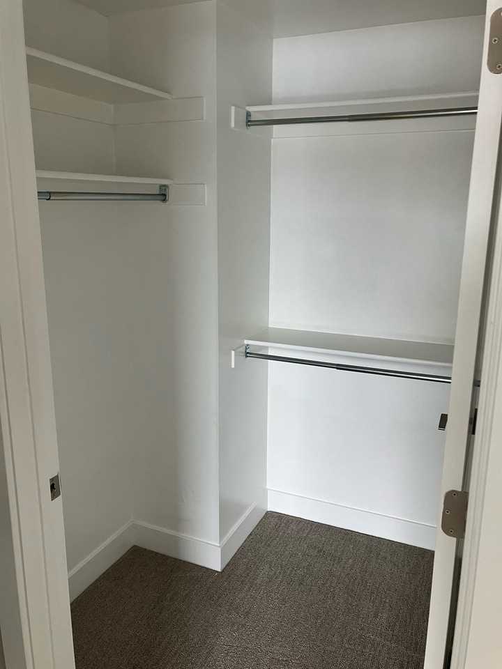 5072 North University Avenue - Photo 4 of 10