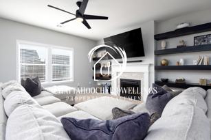 83 White Oak Pl  