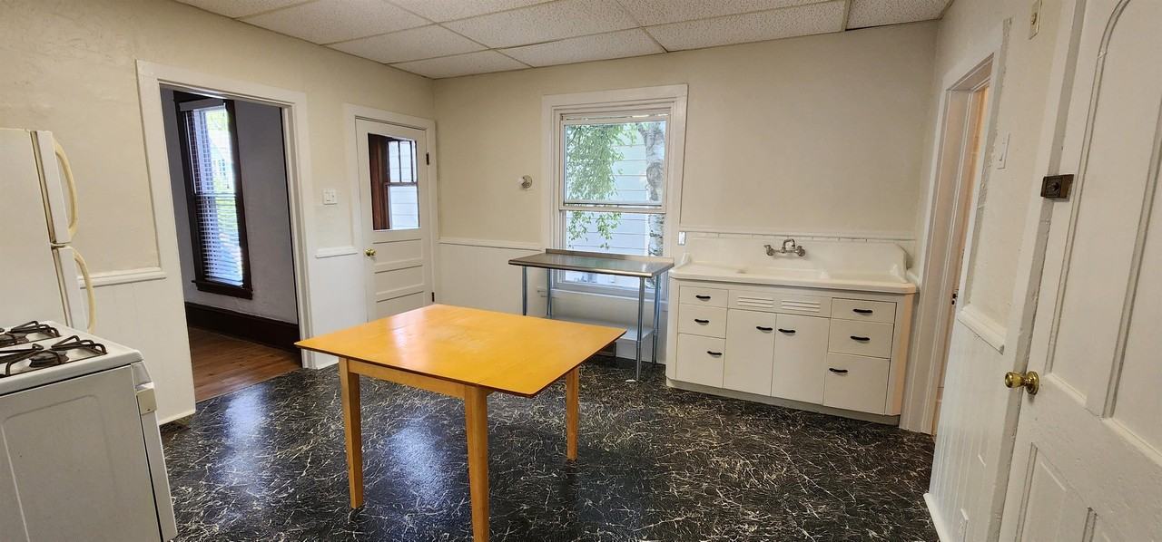 139 Ford Street - Photo 3 of 20