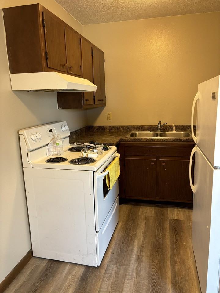 795 4th Ave - Photo 5 of 26