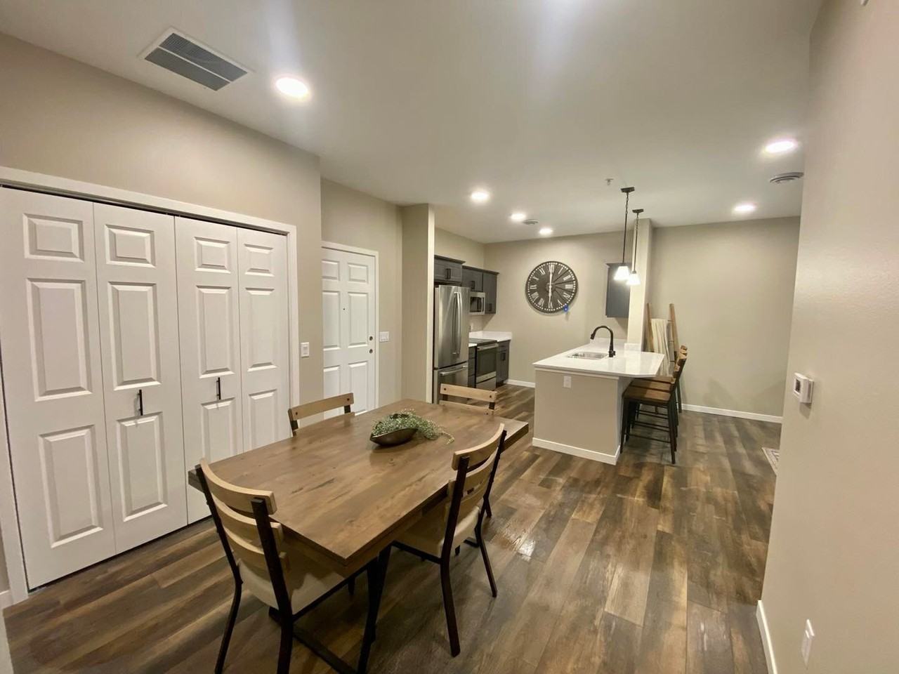 608 Pine St. - Photo 6 of 38