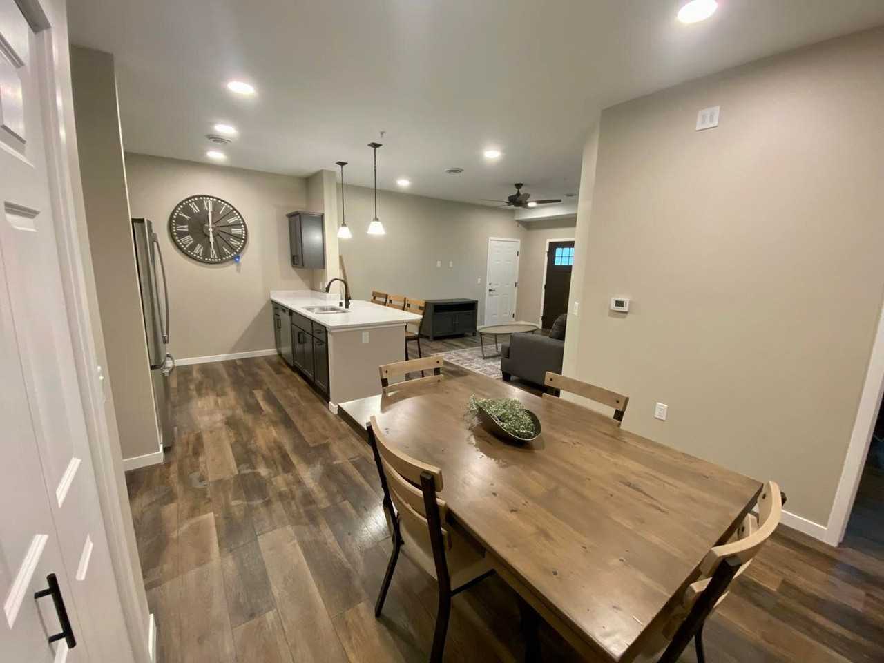 608 Pine St. - Photo 7 of 38