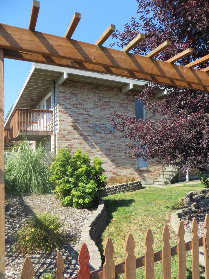 3724 Hoyt Avenue - Photo 7 of 10