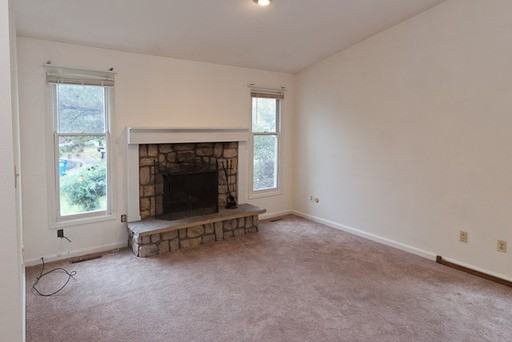 1008 Camelot Cir - Photo 2 of 19