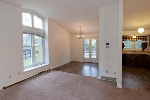 1008 Camelot Cir - Photo 3 of 19