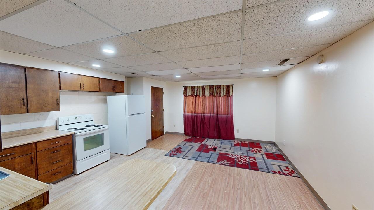 674 1/2 N Cedar St - Photo 3 of 14