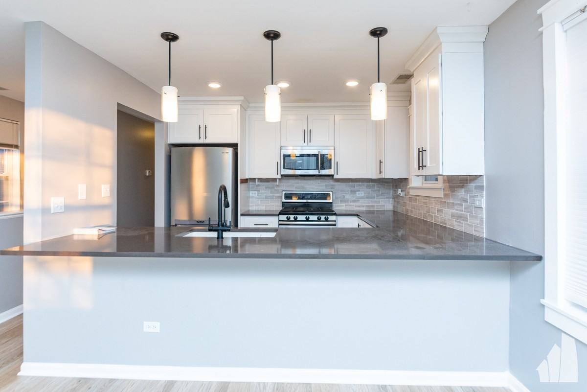1471 N Larrabee St #C - Photo 2 of 16