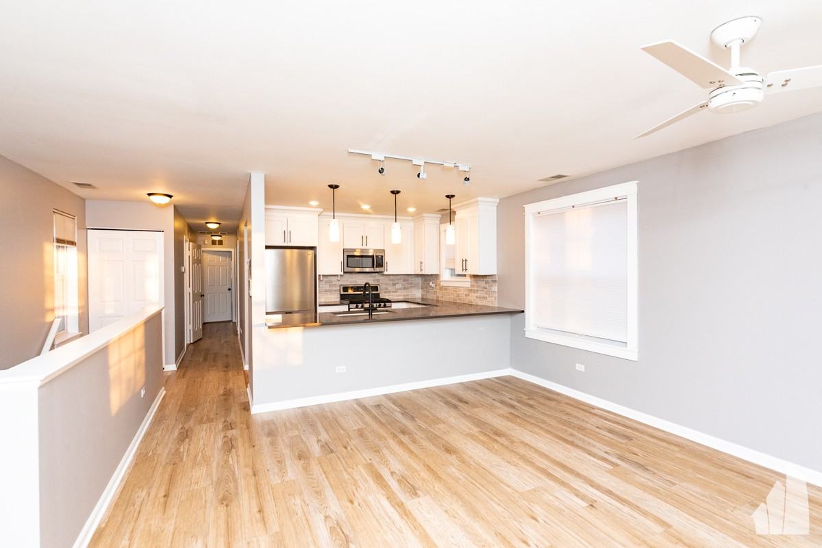 1471 N Larrabee St #C - Photo 3 of 16