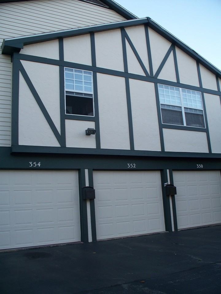 352 Ashwood Ct - Photo 2 of 47