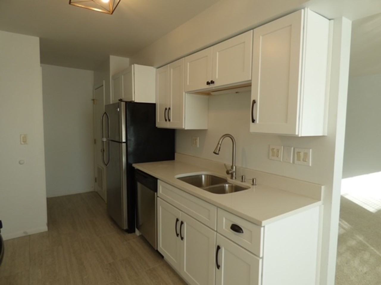 352 Ashwood Ct - Photo 6 of 47