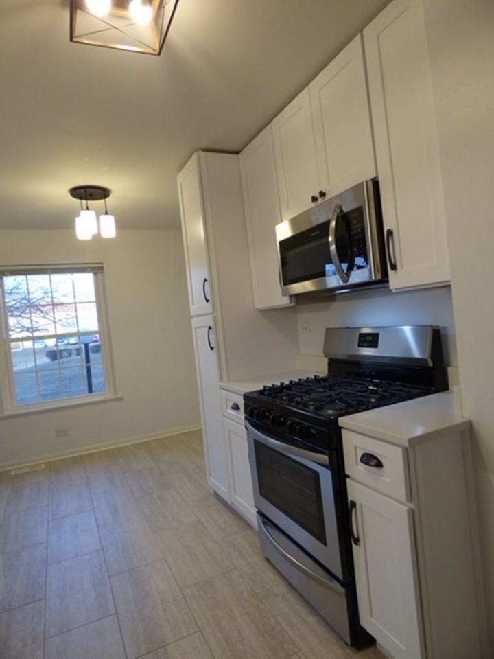 352 Ashwood Ct - Photo 7 of 47