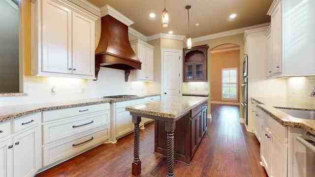 2585 Amberwood Dr - Photo 3 of 35