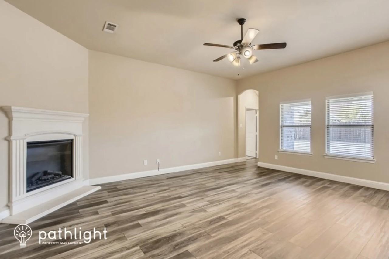 172 Landsdale Cir - Photo 3 of 18
