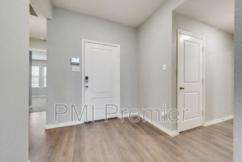 1501 Hidden Bluff Xing - Photo 5 of 29