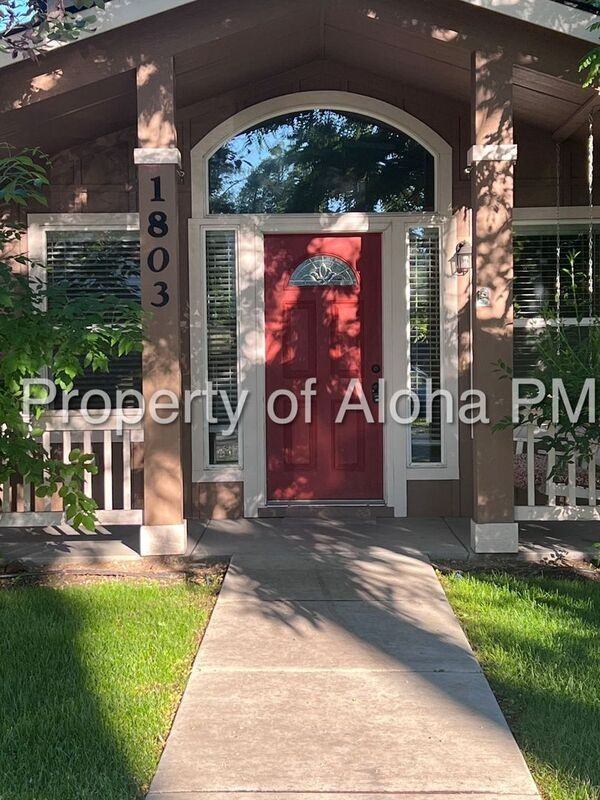 1803 S Broxon St - Photo 2 of 20